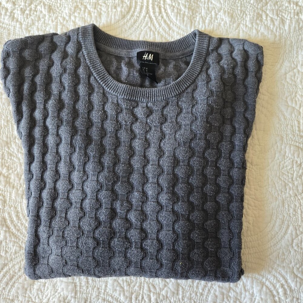 Grey Honeycomb H & M Men's Sweater (22" PTP)